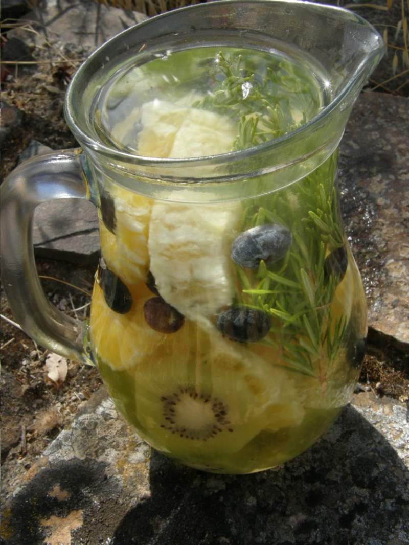 Cómo preparar agua aromatizada